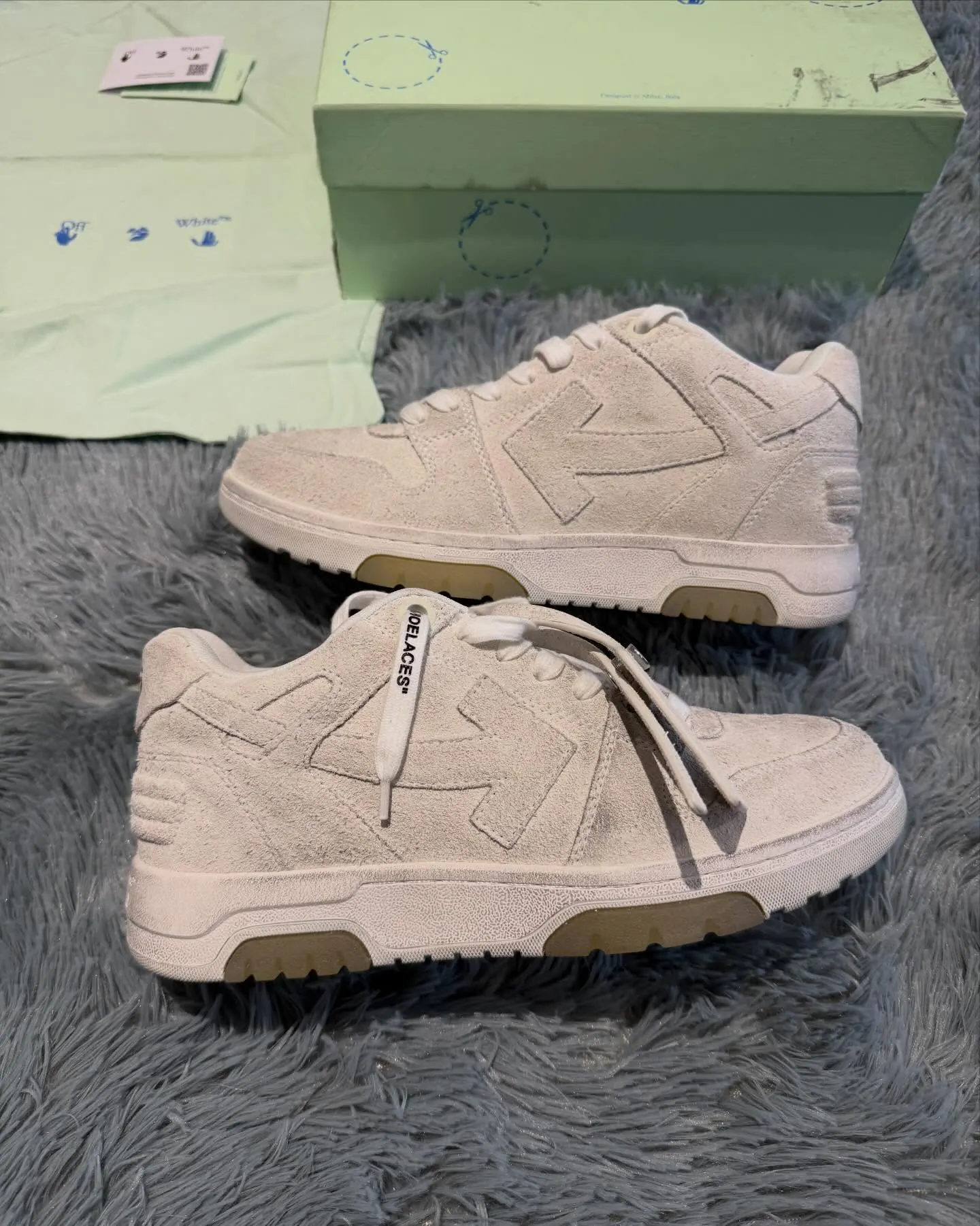 Off-White Out Of Office blancas de gamuza